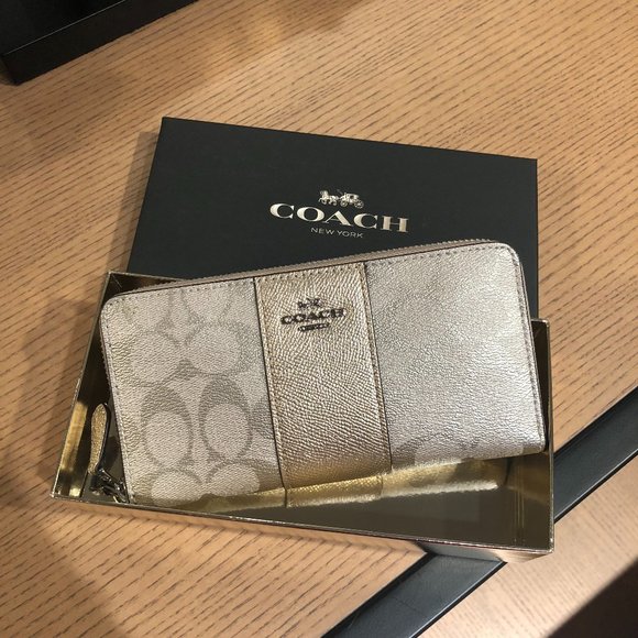 Coach F39131 Boxed Accordion Zip Wallet In Signature Canvas - Picture 1 of 8